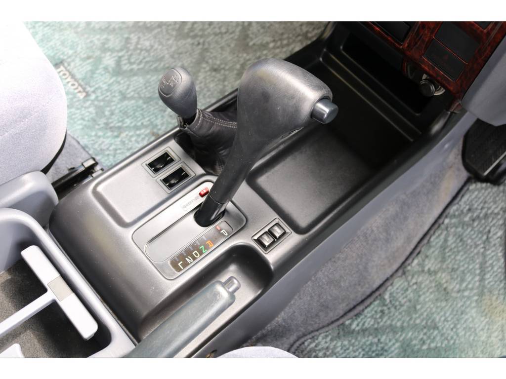 センターデフロック付きのフルタイム４ＷＤ！シフトまわりも綺麗な状態を維持！