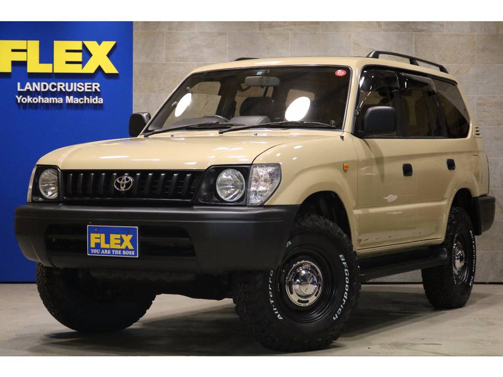２７００ｃｃエンジンの、サードシート付８人乗り車！ベージュカラーＮＥＷペイント！丸目フェイス換装＆ナローボディー化