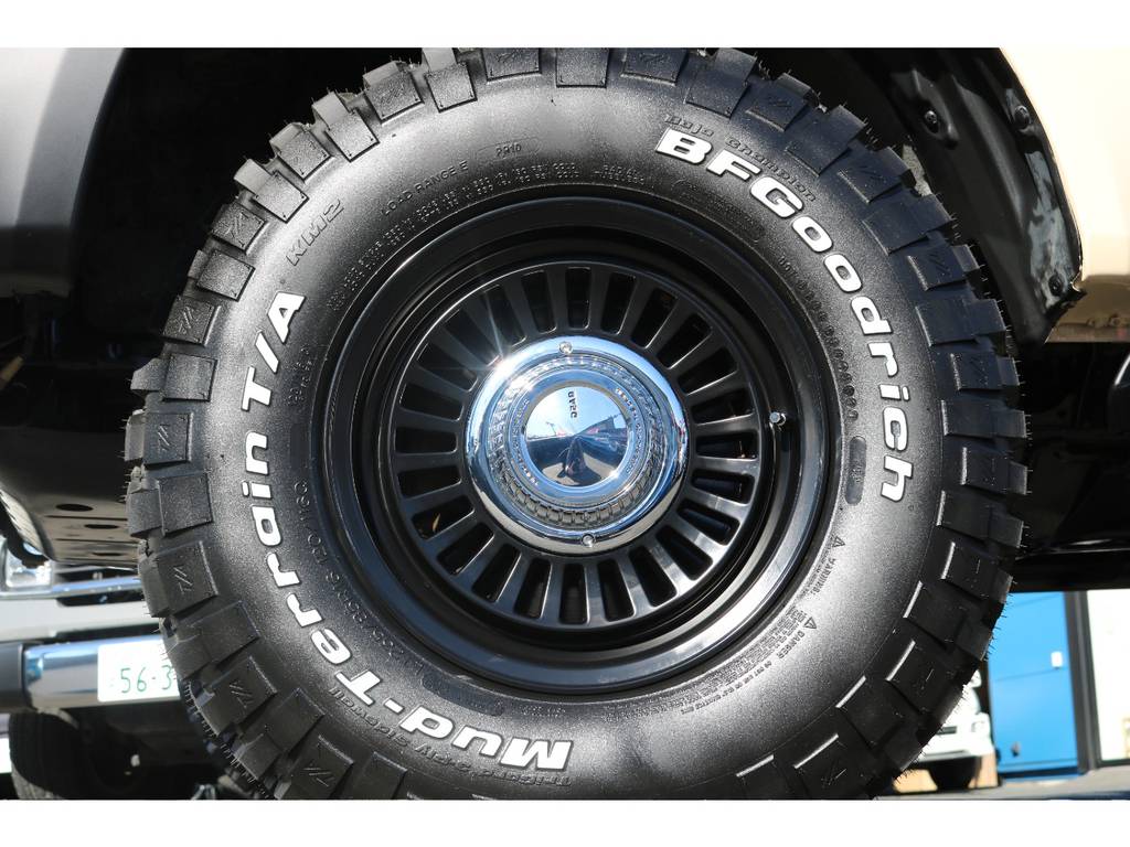足元にはＤＥＡＮカリフォルニア１６インチＡＷに、ＢＦグッドリッチ２３５ＭＴタイヤ！ワイルドな印象になりました！