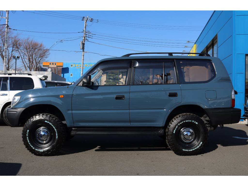 サイドステップ付で、乗り降りも安心♪立体駐車場も苦にしない車高です！