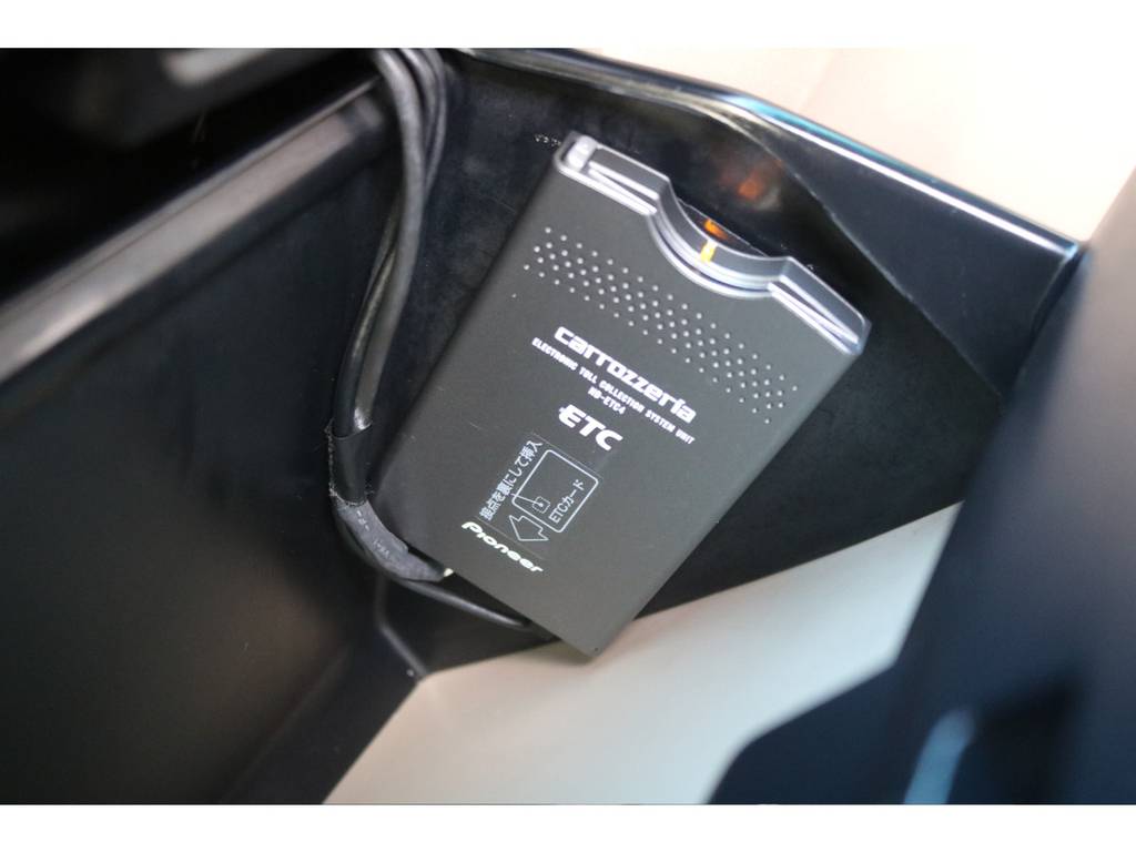 グローブボックス内に設置したＥＴＣ！料金所も楽々通行です！