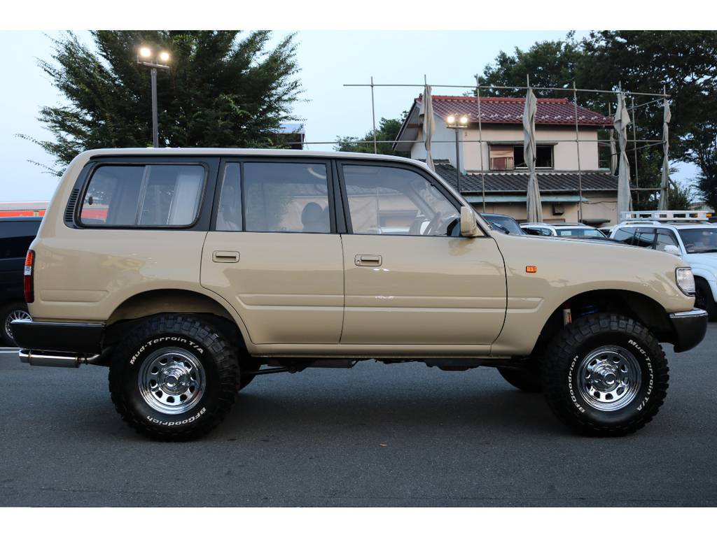 時間と手間をかけたカスタム車、海岸沿いやオフロードシーンに持って来いのクラシックスタイル！