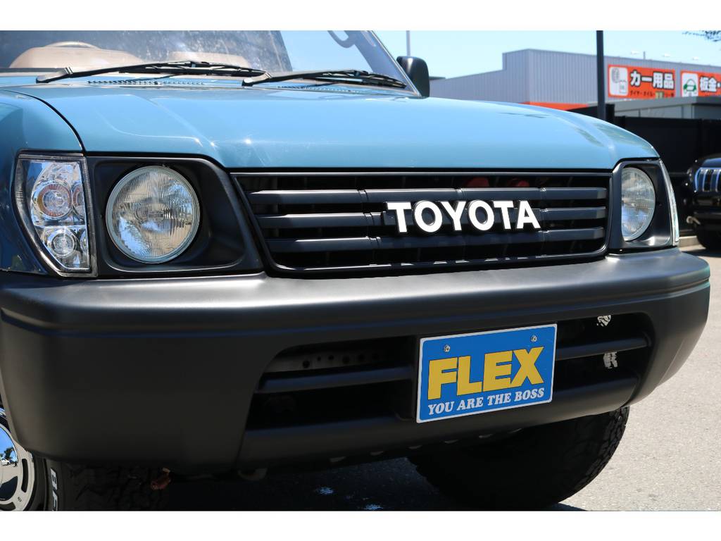 新品パーツを惜しみなく使って、丸目フェイス化！ＴＯＹＯＴＡ横文字グリル等で印象がガラリと変わります！