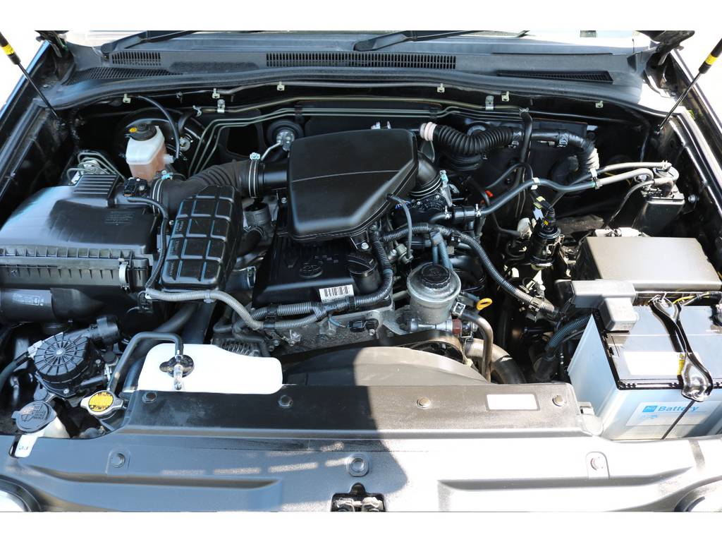 ２ＴＲ・２７００ｃｃエンジンモデル！タイミングチェーン式ですので、１０万キロ毎の交換も不要！経済性に優れて人気です！