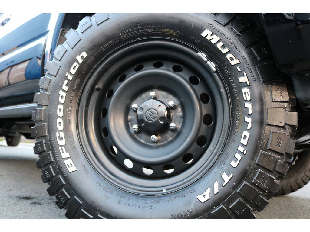 ＦＪクルーザー用１７インチスチールホイールに、ＢＦグッドリッチ２８５ＭＴタイヤを新品装着！ラフな印象の足元がカッコいいです！