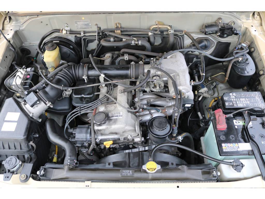 経済性に優れた２７００ｃｃエンジン！タイミングチェーン式で、１０万キロ時の交換も不要です！