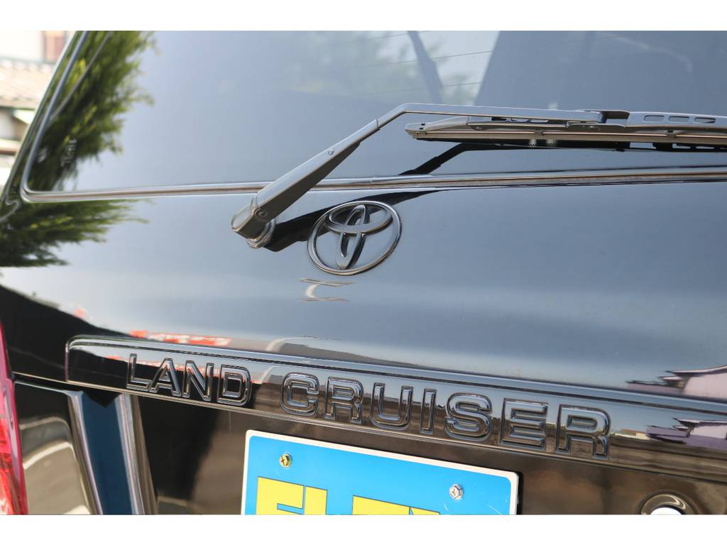 ＴＯＹＯＴＡエンブレム＆ガーニッシュもブラックに塗装され、全体的にブラックカラーで統一感が増しております！