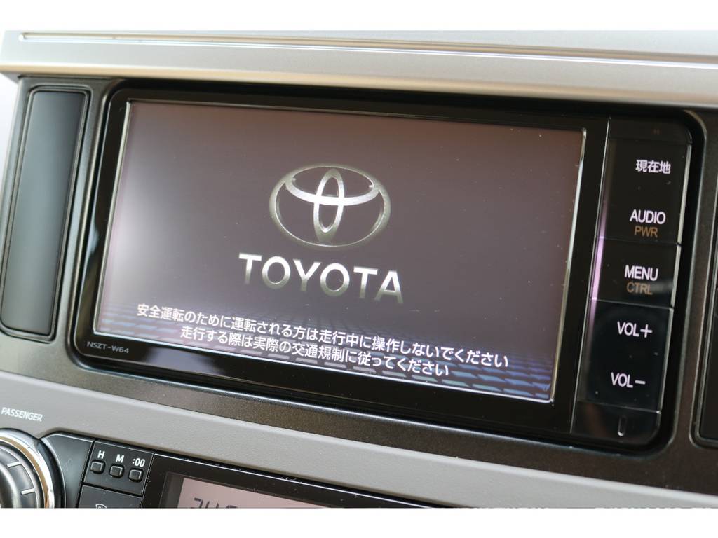 純正ＳＤナビ装備！ＵＳＢ端子付きで、外部機器の接続も可能です！