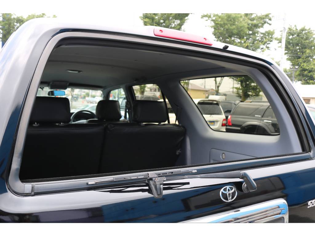 リアゲートウインドウの開閉が可能！サーフの特徴の一つです！