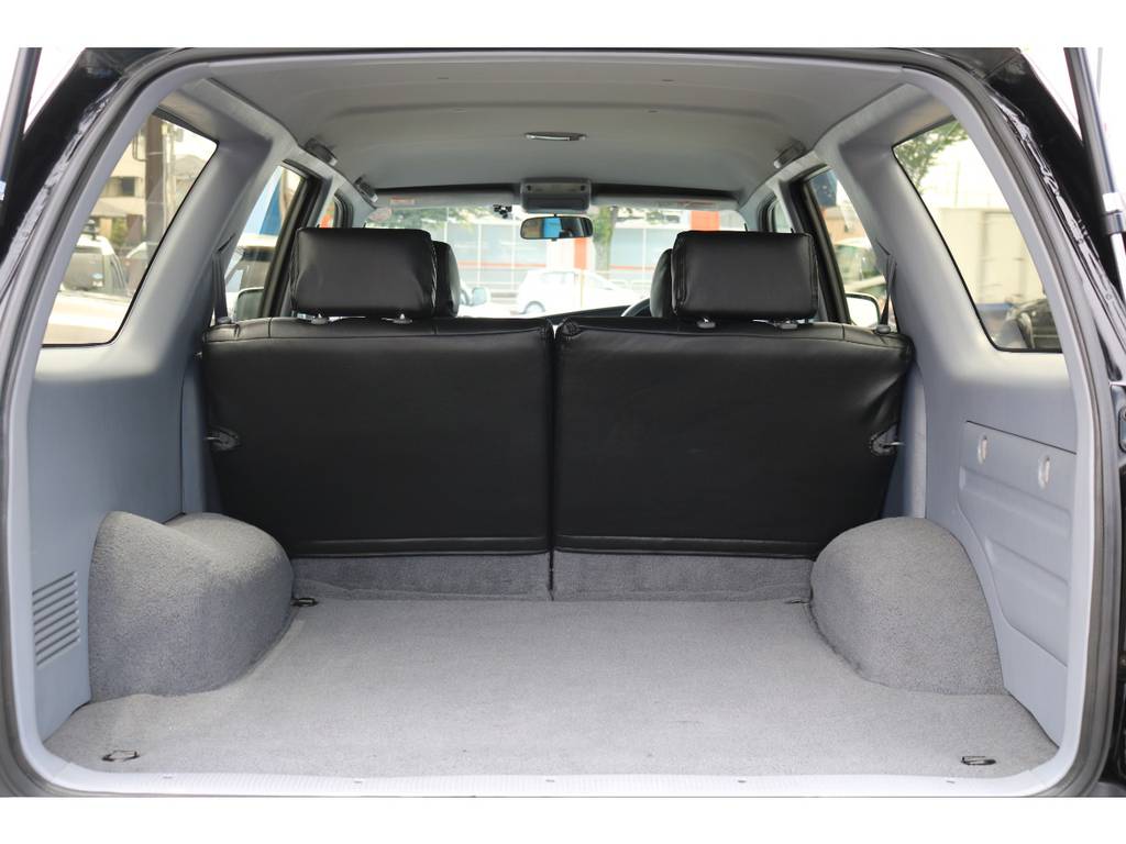 サーフの特徴の一つ、広大なラゲッジスペース！レジャーや買い物等に持って来いです！