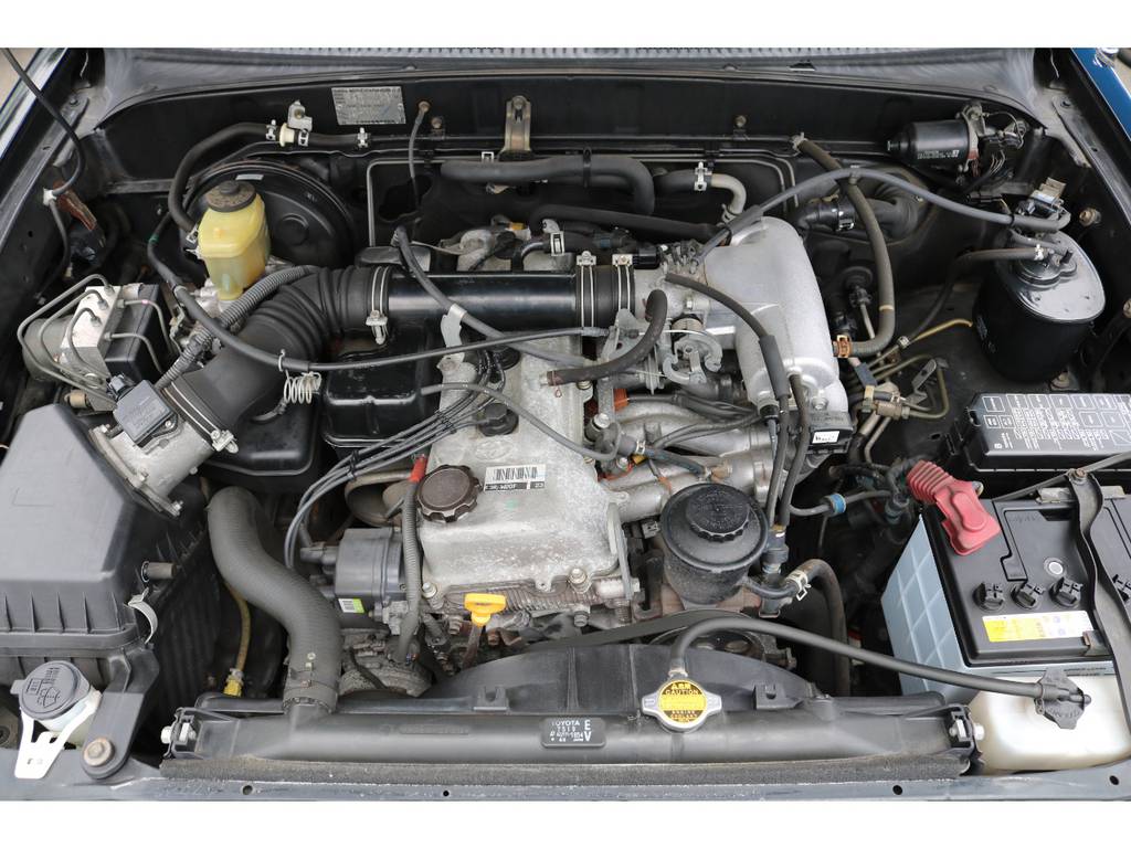 経済性に優れた２７００ｃｃエンジン！タイミングチェーン式で、１０万キロ時の交換も不要です！