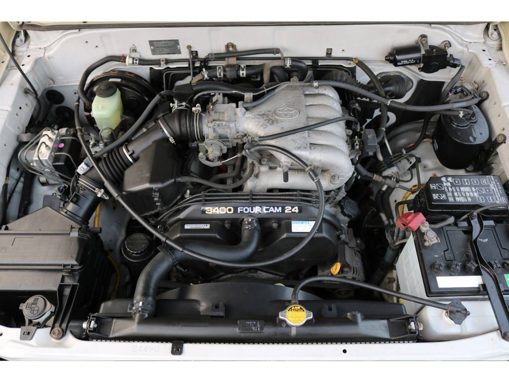 パワフルな走りが楽しめる、Ｖ６・３４００ｃｃエンジン！パワー不足は感じません！