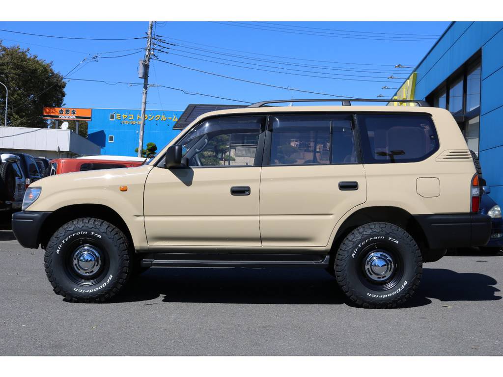 各部マットブラックアウタ―パーツに塗装し統一感アップ！アウトドアシーンや海沿いで絵になる車両ですね！