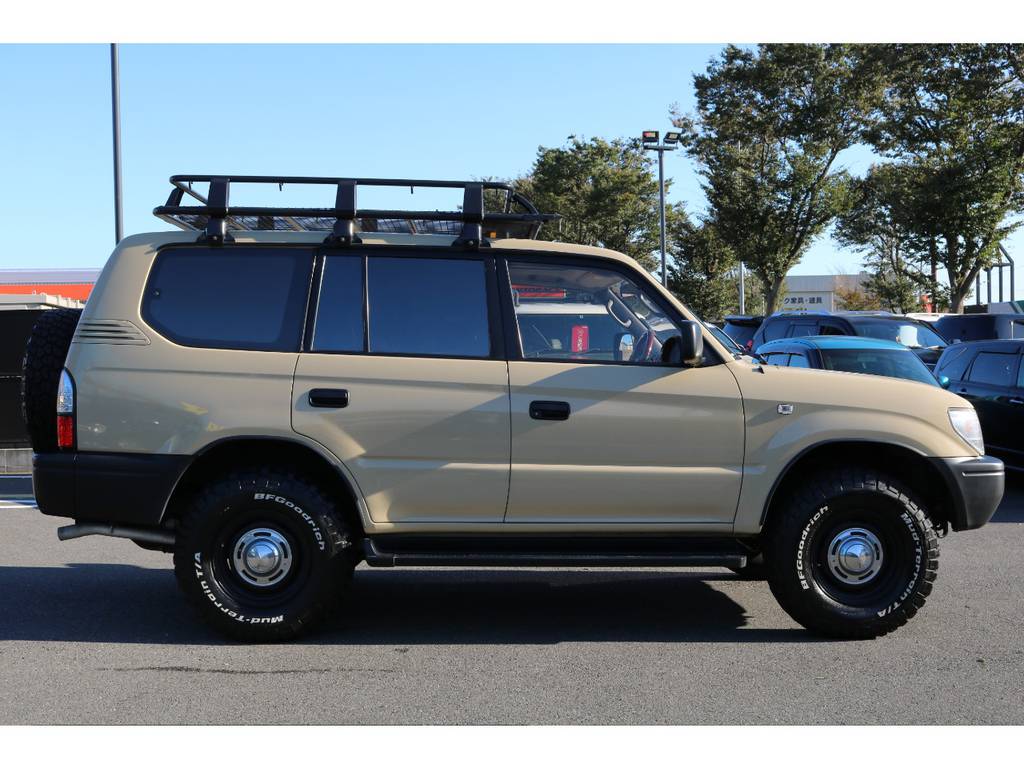 人気のクラシックスタイル！乗り降りしやすいノーマル車高！カッコ可愛いエクステリア！社外ルーフラック付き！