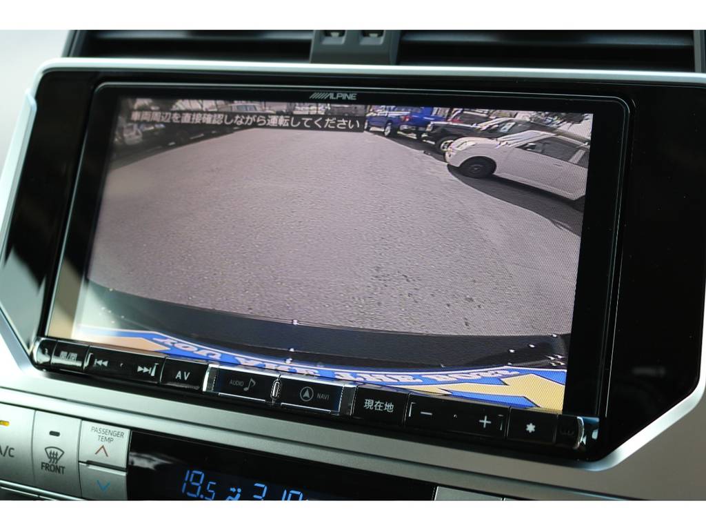 バックカメラも装備しており、車庫入れも安心ですね！