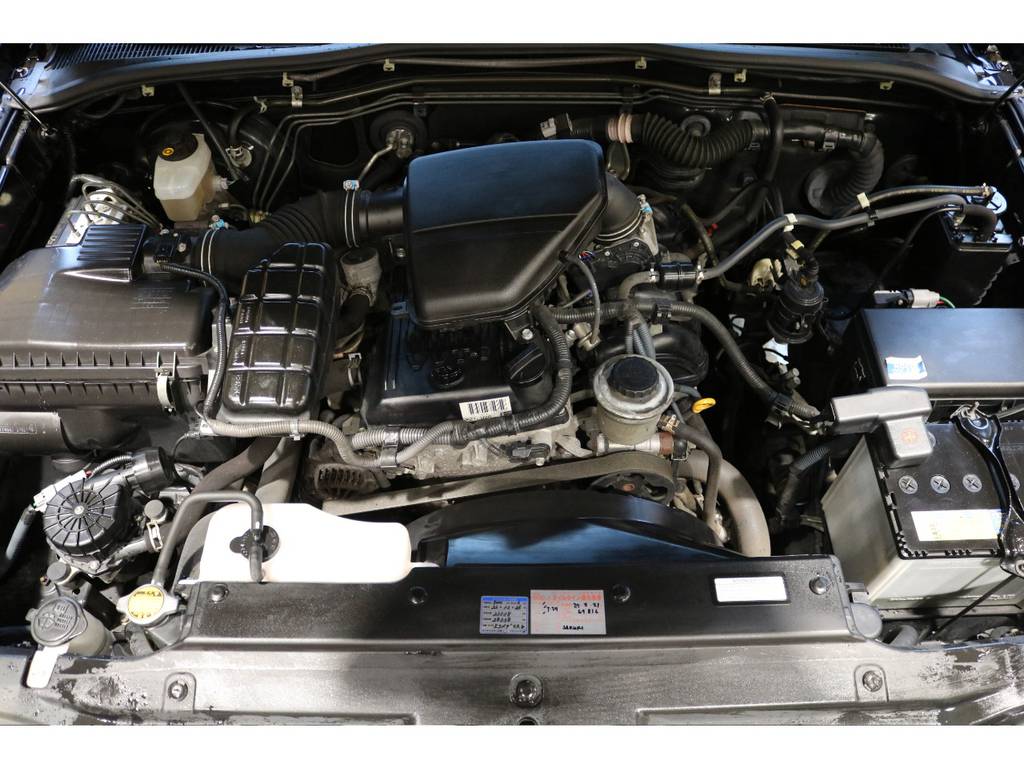 ２ＴＲ・２７００ｃｃエンジンモデル！タイミングチェーン式ですので、１０万キロ毎の交換も不要！経済性に優れて人気です！