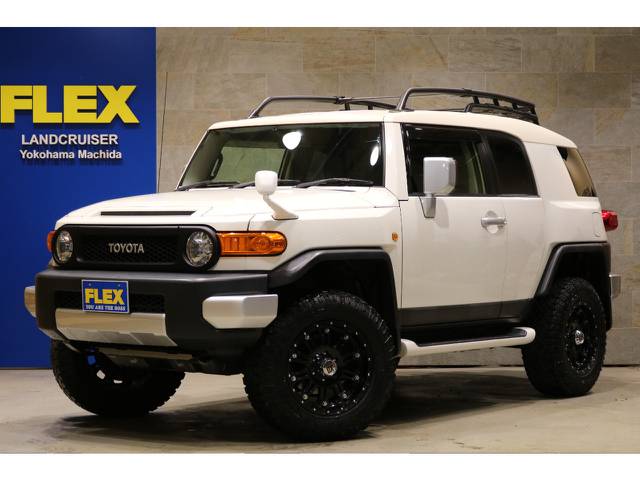 ２インチリフトアップ！ ＫＭＣ１８インチＡＷ！GOODYEAR２７５ＭＴタイヤ！ルーフオフホワイト塗装！フロントグリルブラック塗装！ＵＳルーフラック！ 社外左右４本出しマフラー！社外フロアマット！