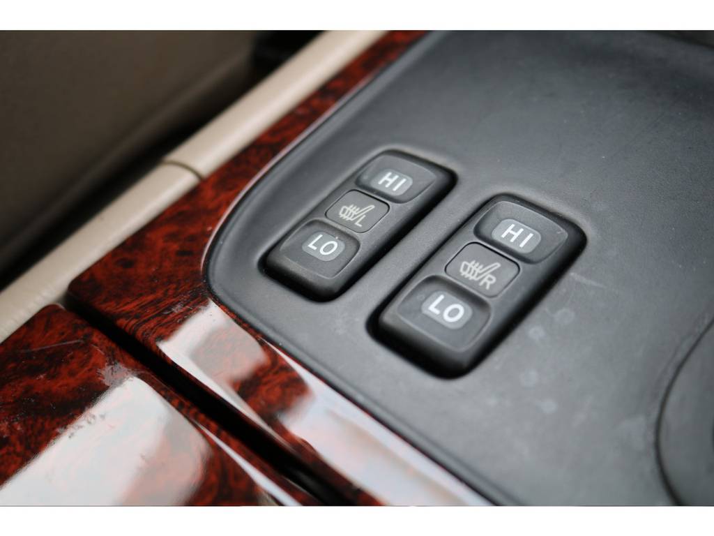 寒い季節の重宝する、シートヒーターも装備しております！