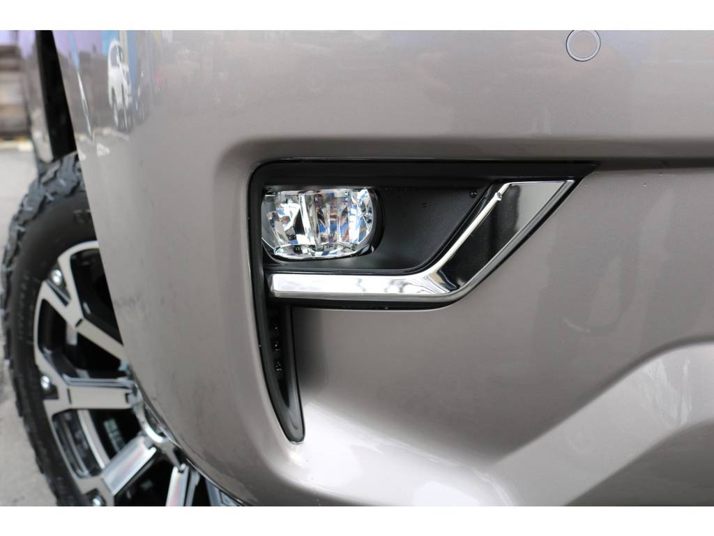 フロントＬＥＤフォグが後期から標準装備！