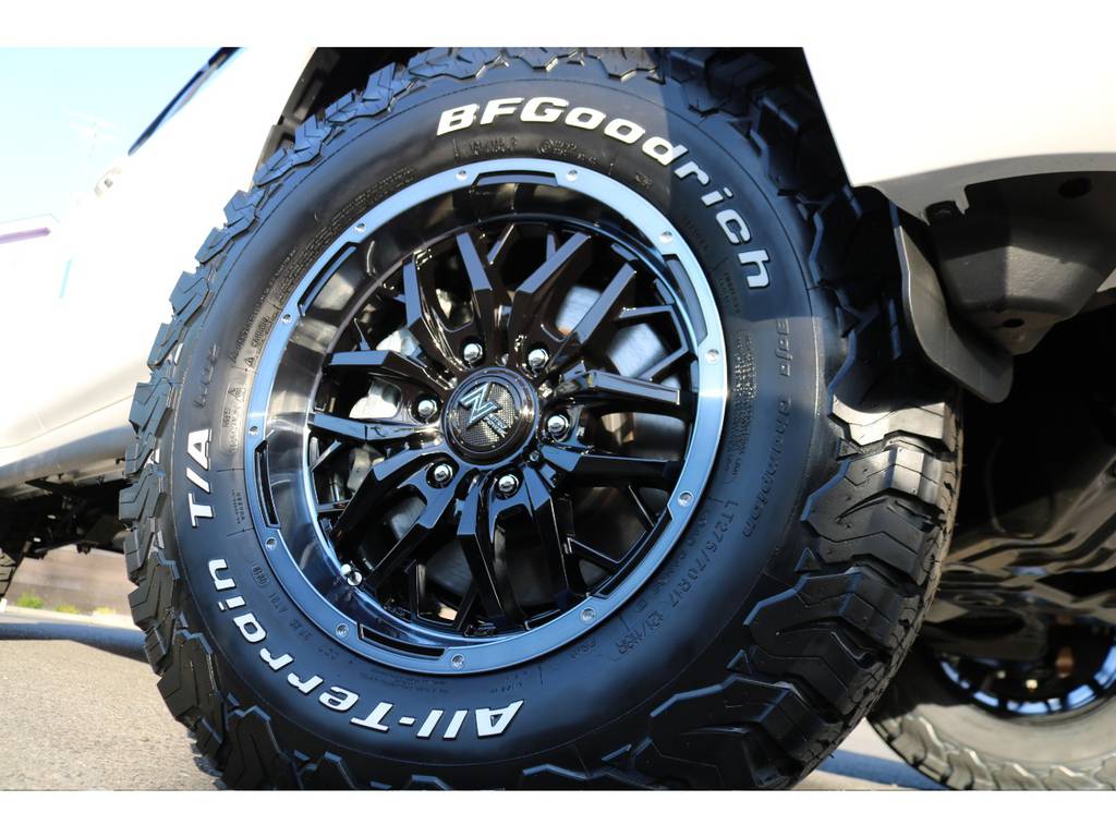 新作NITRO POWER GADGET１７ＡＷとＢＦグッドリッチ２７５ＡＴタイヤを当店にてインストール！