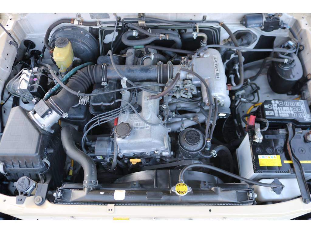 経済性に優れた２７００ｃｃエンジンモデル！タイミングチェーン式ですので、１０万キロ毎の交換も不要です！