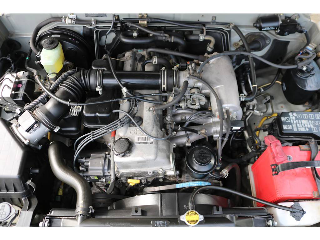 経済性に優れた２７００ｃｃエンジンモデル！タイミングチェーン式ですので、１０万キロ毎の交換も不要です！
