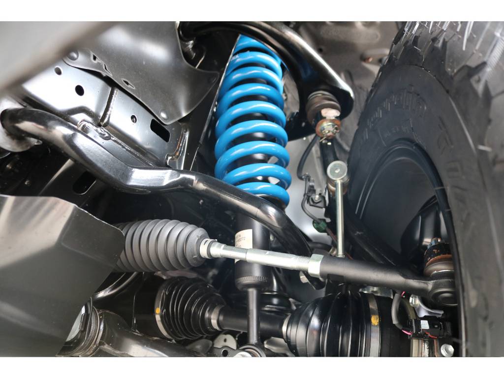 当店にて新品バネで２インチリフトアップを施工致しました！