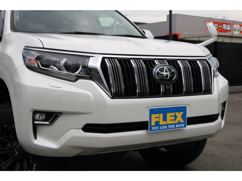 ＬＥＤヘッドランプ＆フォグ！トヨタセーフティーセンスＰ標準装備！