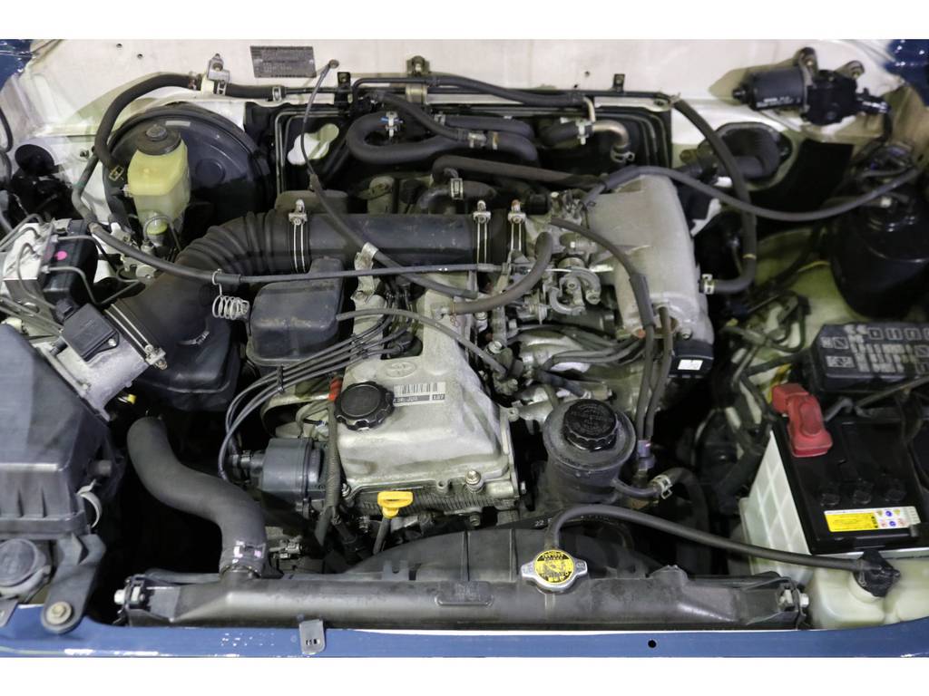 経済性に優れた２７００ｃｃエンジンモデル！タイミングチェーン式ですので、１０万キロ毎の交換も不要です！