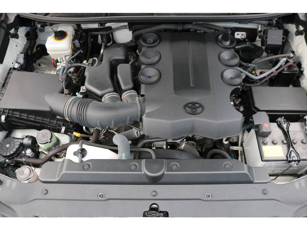現行モデルには無い絶版モデルの、Ｖ６・４０００ｃｃエンジン！パワフルな走りが特徴で、人気が出てきております！
