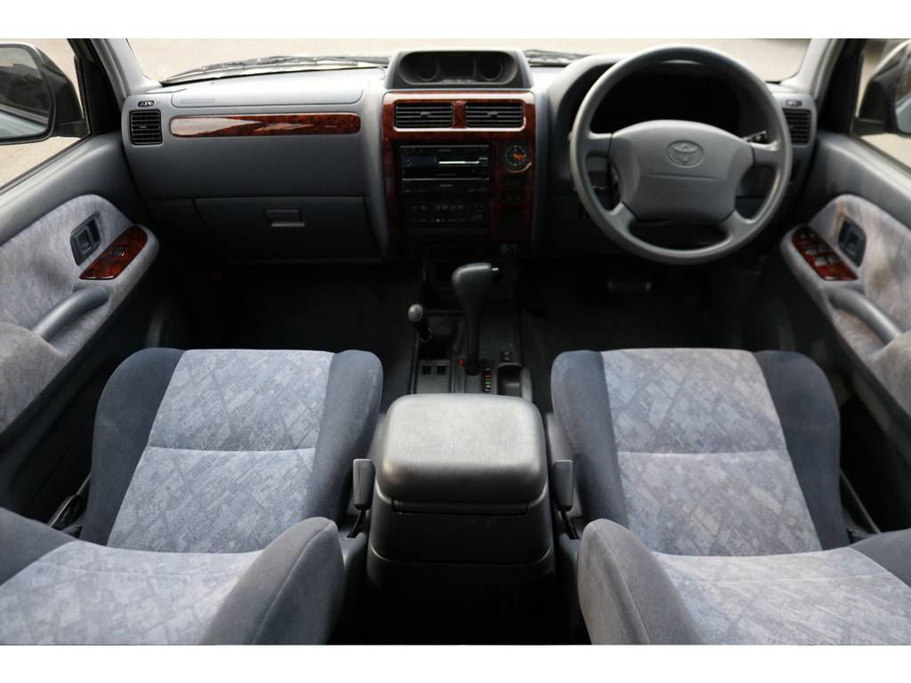 グレー内装の車内！綺麗な状態を維持しております！