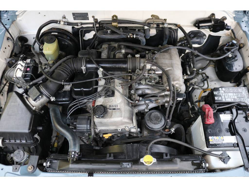 経済性に優れた２７００ｃｃエンジン！自動車税も安く、カムチェーン式でタイミングベルト交換不要な点が理由です！