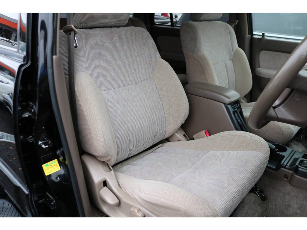 運転席シートもご覧の通り綺麗な状態です！