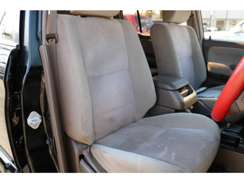 運転席のシートコンディションも良好です！
