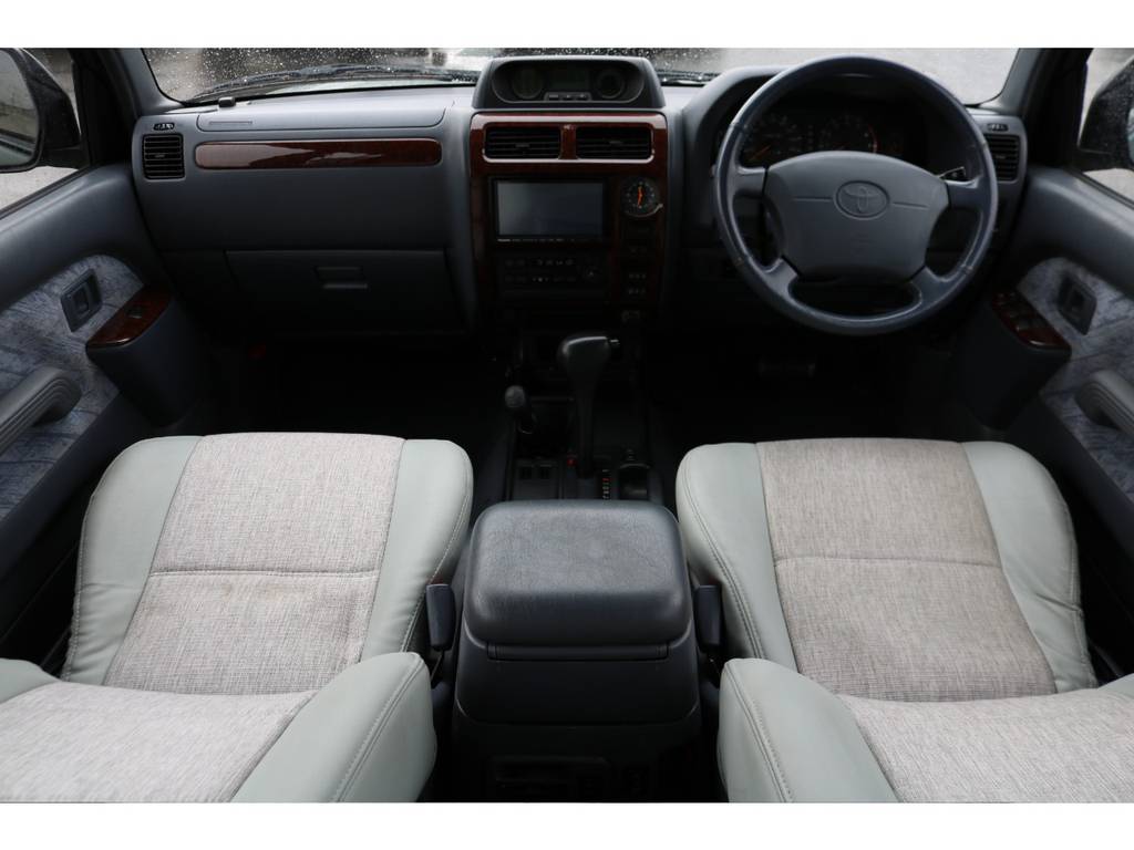 グレー内装の車内！弊社オリジナルシートカバーが装着済です！