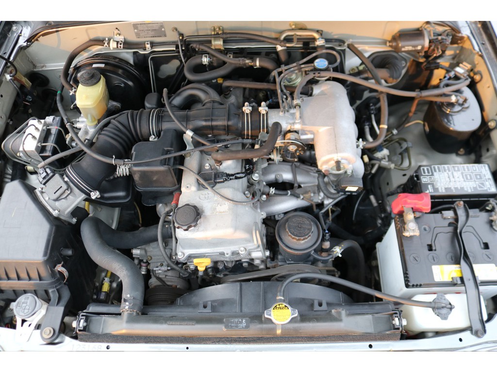 ２７００ｃｃの３ＲＺエンジン！タイミングチェーンで、１０万キロ毎の交換も不要！