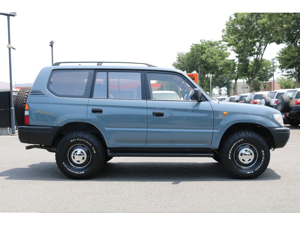 アンヴィルカラーに各部マットブラックペイント！ノーマル車高で乗り降りも安心ですよ！