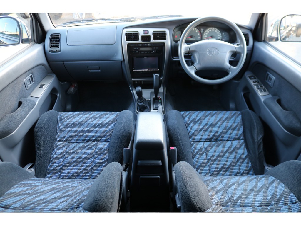 グレー内装の車内！キレイな状態を維持しております！