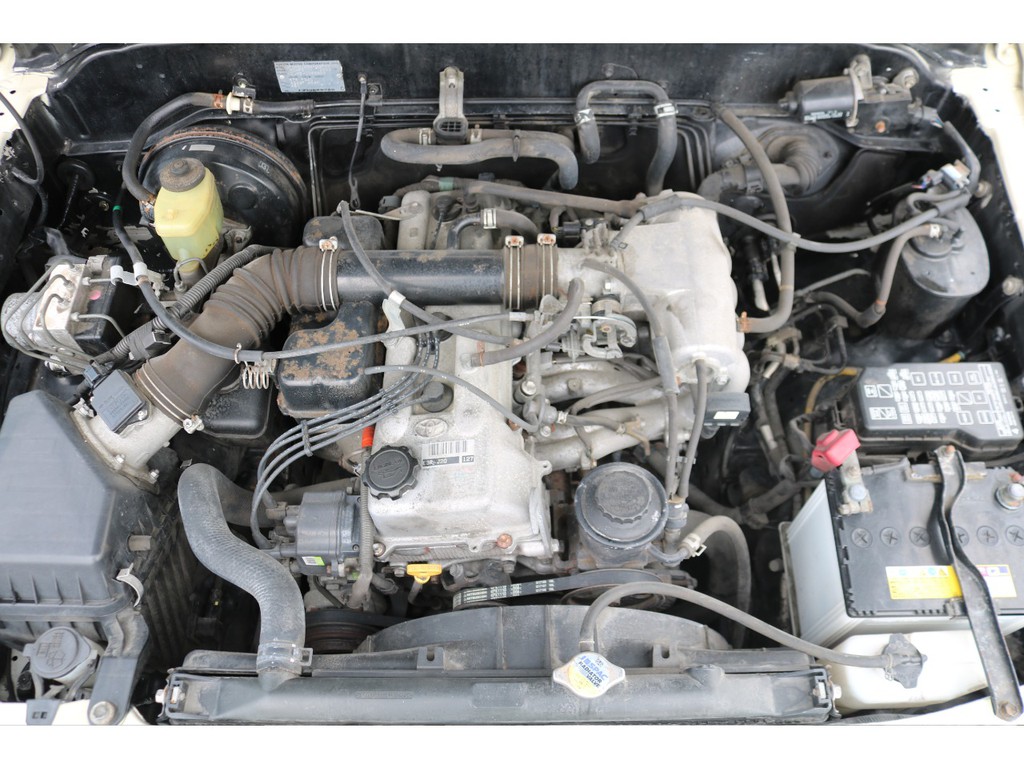 経済性に優れた２７００ｃｃエンジン！タイミングチェーン式で、１０万キロ毎の交換も不要です！