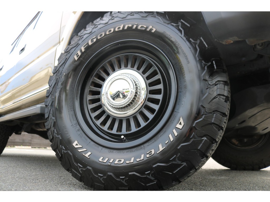 オシャレな印象のＤＥＡＮカリフォルニア１６インチＡＷに、ＢＦＧ２３５ＡＴタイヤの組合せです！