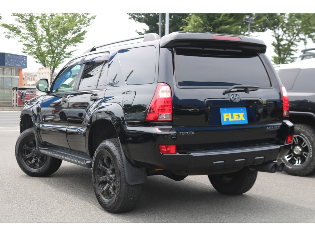 車両全体がブラックで統一されており、とてもかっこいいですね！