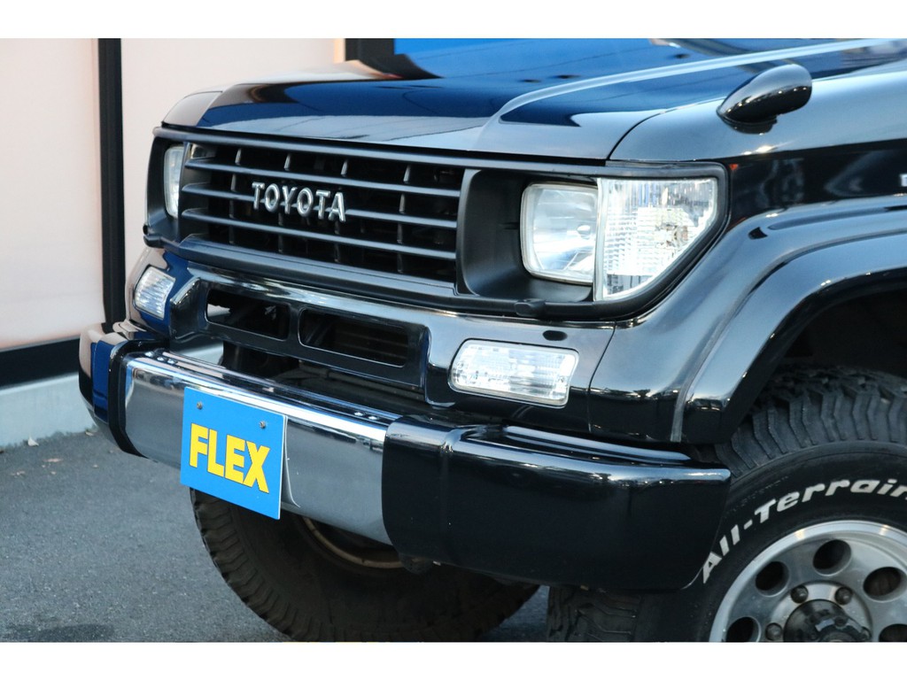 純正のグリルがTOYOTAロゴのグリルですよ！