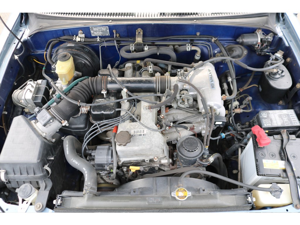 エンジンは２７００ｃｃガソリンエンジン！タイミングチェーン式でお財布にやさしいエンジンです！もちろんパワー＆静寂性もＧＯＯＤ！