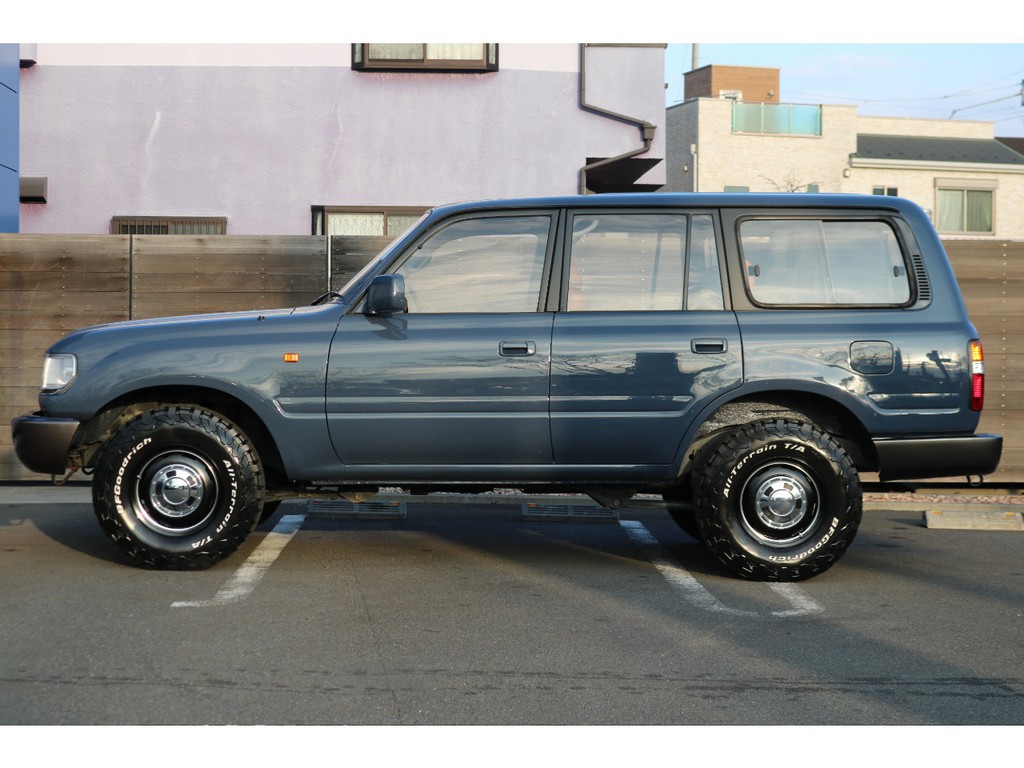 ノーマル車高の為、乗り降りも楽チン！さらにサイドステップ付き！