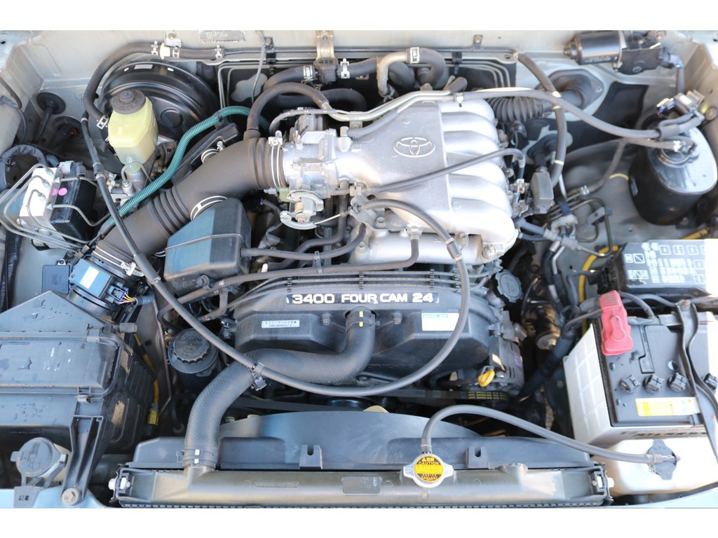 3.4Lのエンジン！エンジンを始動するだけでその迫力が分かります！高速走行などでもストレスを感じることなく加速してくれますよ！