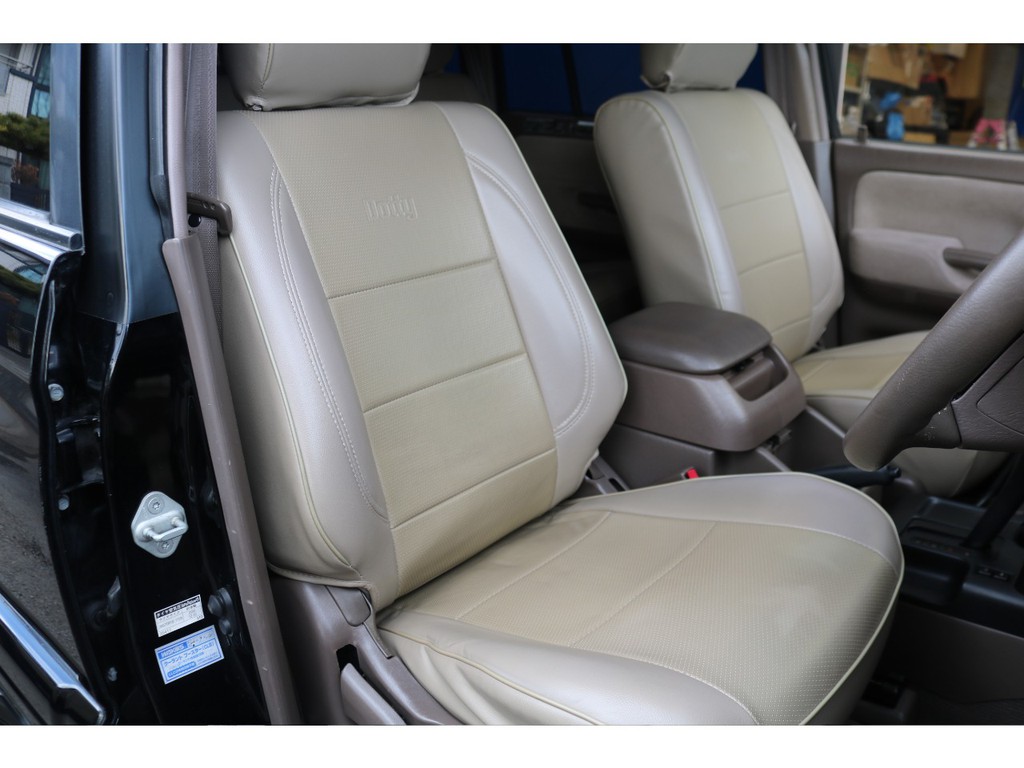 運転席はご覧の状態です！新品のシートカバーを取り付ける事も可能です！