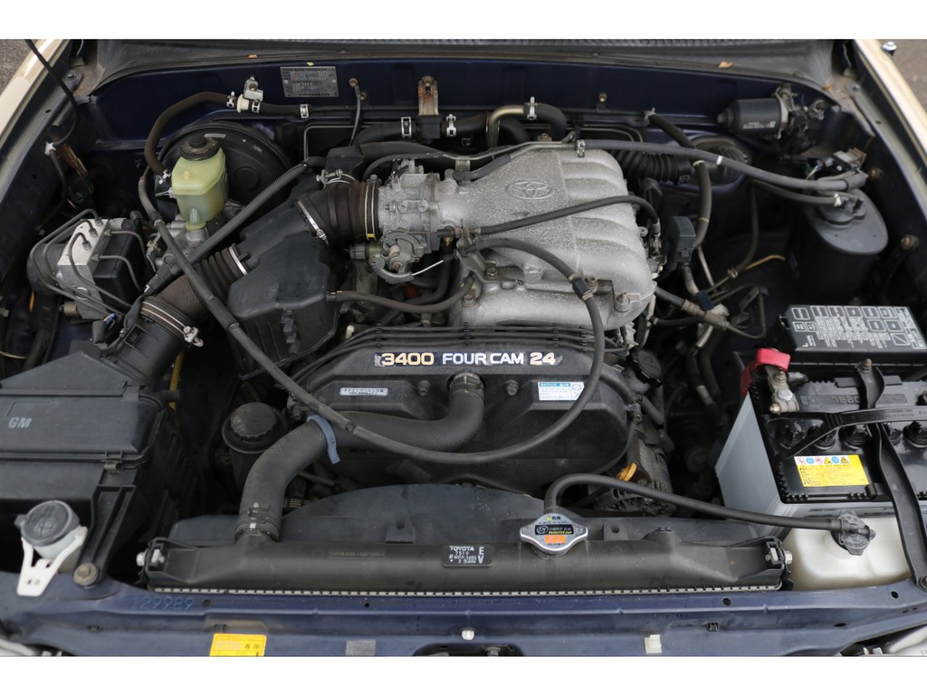 エンジンは３４００ｃｃガソリンエンジン！非常にパワフルなエンジンですので、街乗りからオフロードまで多様な場面でも安心して走行が可能です！