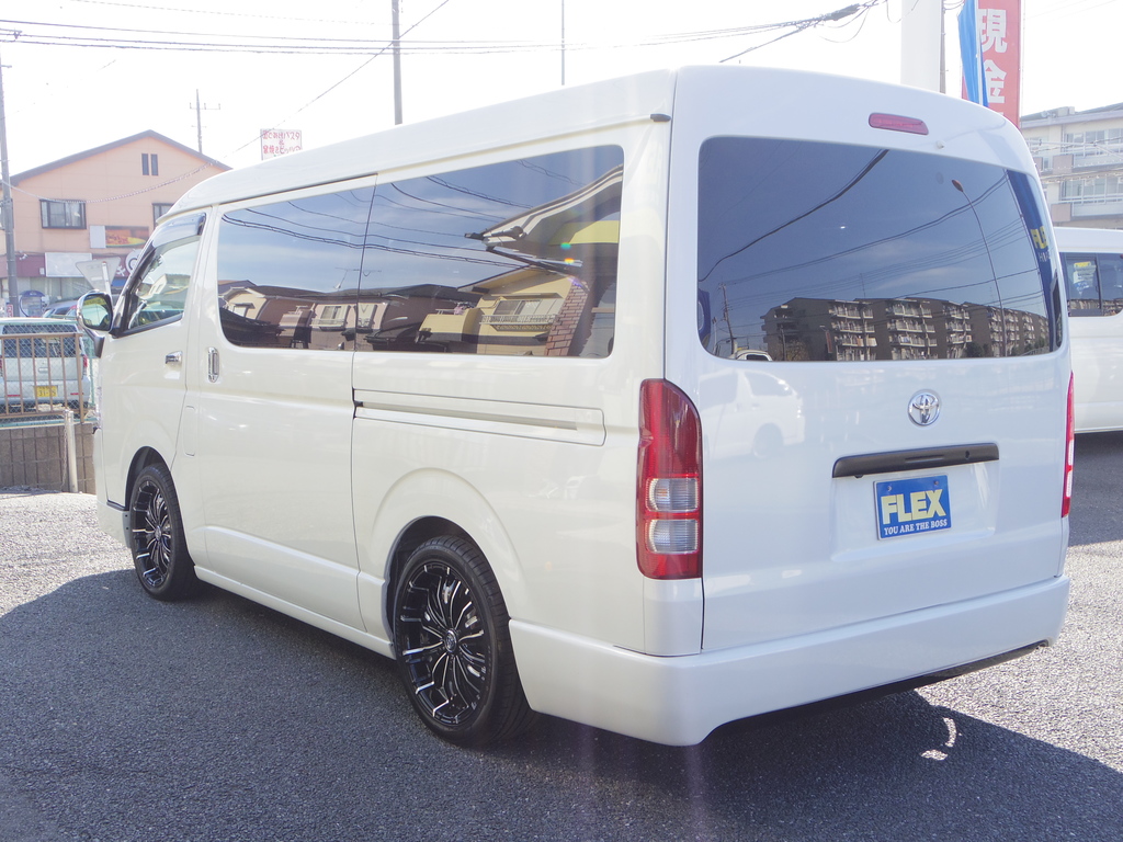 大きそうに見えますが、現行アルファードより全長は短く、最少半径も小さいので運転が苦手な方でも意外に乗れてしまいます！