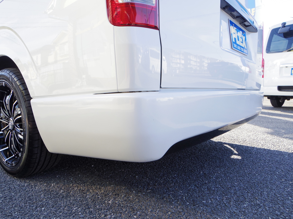 派手すぎずに商用車のイメージから上手く脱却できているセンスの良さが光るカスタムが施工されています！