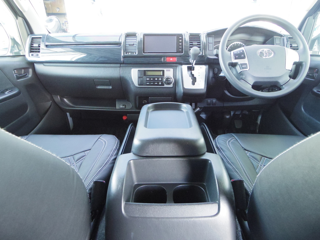 ハイエース専門店新車、4型、3型、2型、常時展示中！即納車出来ます。きっと見つかるあなただけのハイエース！！